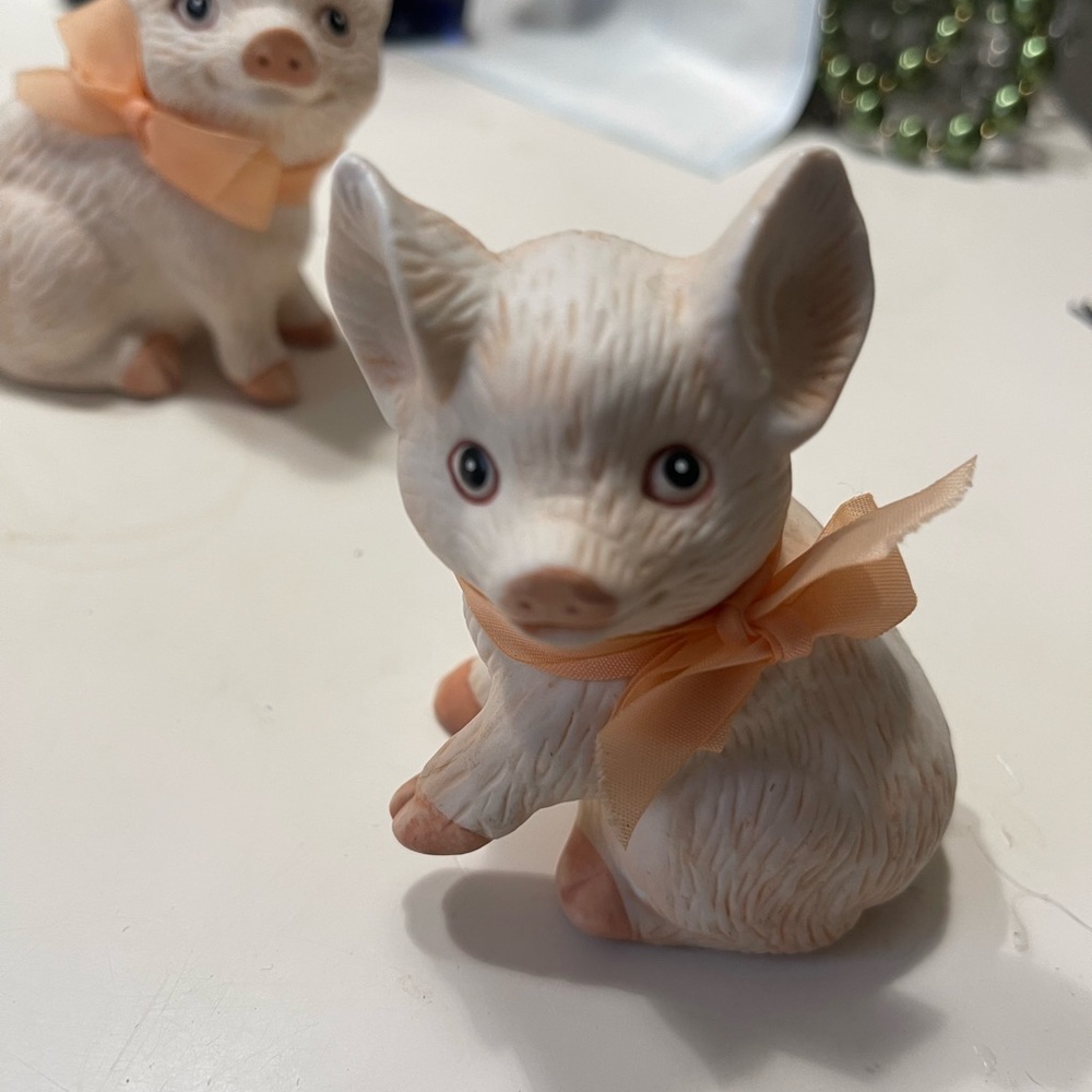 2 Pig Fingurines ENESCO Hand Painted Bisque 2.5” - Picture 6 of 9